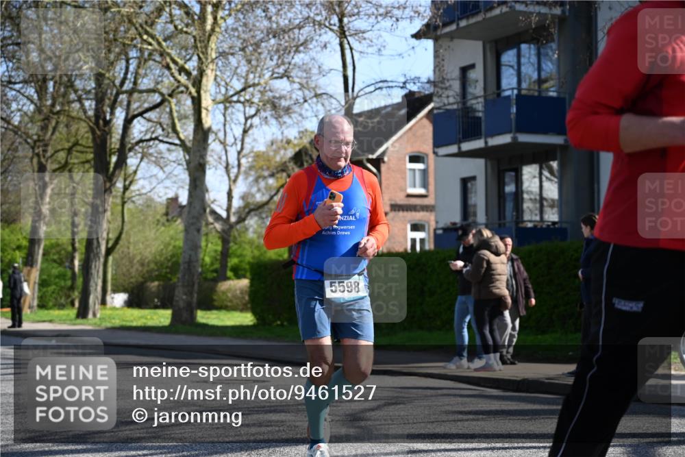 12.04.2026 - 45. Internationalen Wilhelmsburger Insellauf J. Mangold http://msf.ph/oto/9461527 12.04.2026 10:46:15 Ziel 4357, 3952, 4755, 3480, 5050, 5598, 3635, 4762, 5466, 2596, 3008, 4631, 2841, 5726, 5562, 3484, 4331, 3553, 3713, 3860, 5538, 4706, 4700, 5803, 2206, 5421, 5626, 3493, 3494, 3010, 3854, 2393, 2845 meine-sportfotos.de