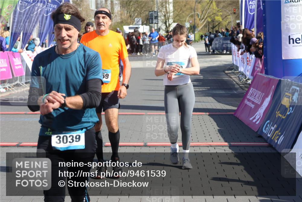12.04.2026 - 45. Internationalen Wilhelmsburger Insellauf Strokosch-Dieckow http://msf.ph/oto/9461539 12.04.2026 10:51:26 Ziel 3039, 3550, 4659, 2935, 5823 meine-sportfotos.de