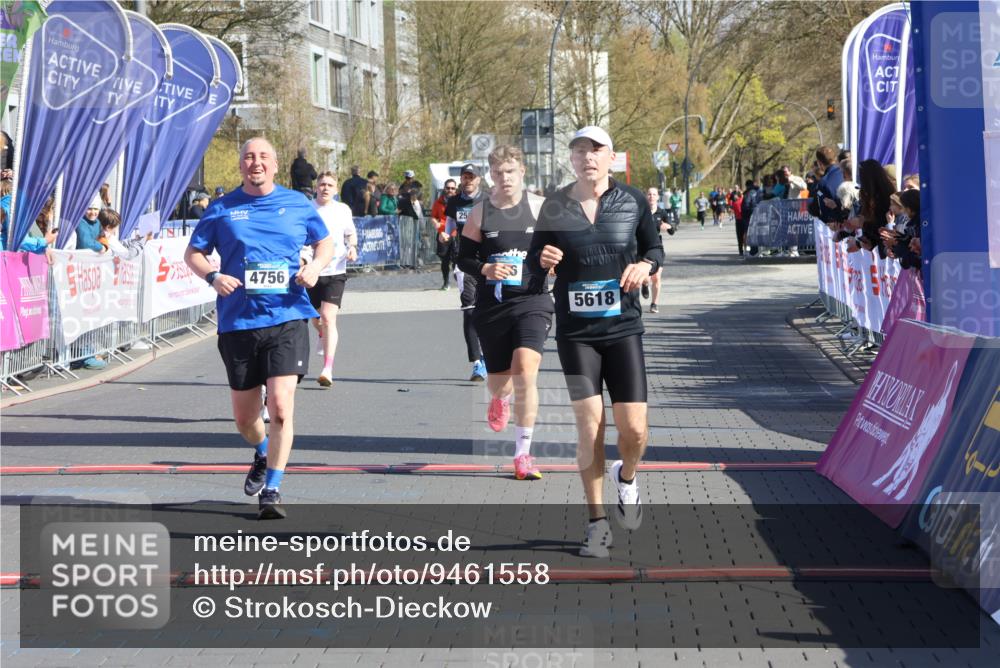 12.04.2026 - 45. Internationalen Wilhelmsburger Insellauf Strokosch-Dieckow http://msf.ph/oto/9461558 12.04.2026 10:51:38 Ziel 5618, 4756, 2506, 3996, 5608 meine-sportfotos.de