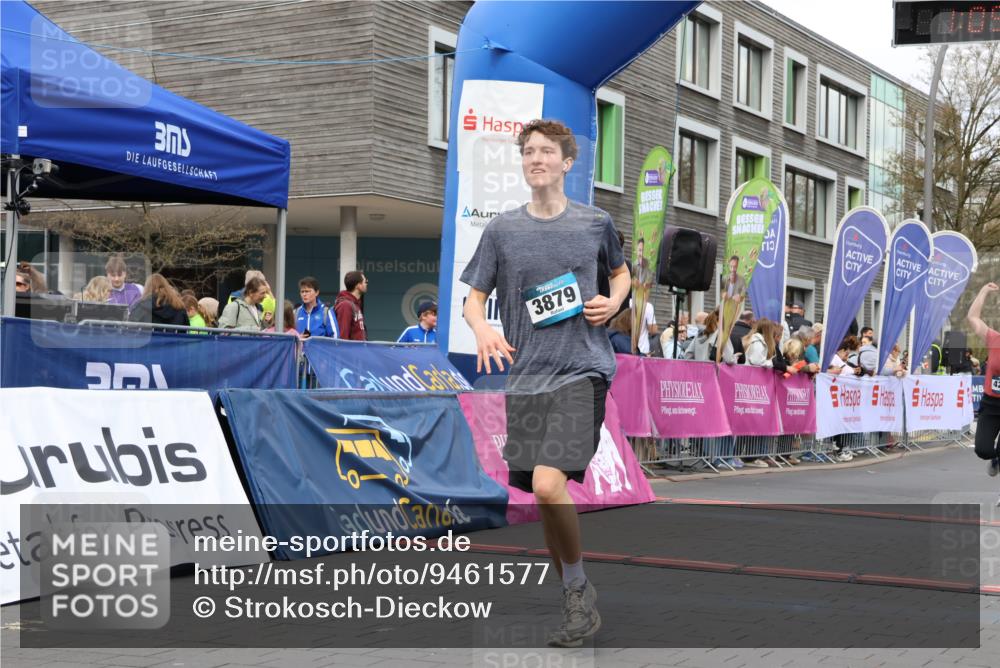 12.04.2026 - 45. Internationalen Wilhelmsburger Insellauf Strokosch-Dieckow http://msf.ph/oto/9461577 12.04.2026 13:18:36 Ziel 3879, 3630, 5714, 4213 meine-sportfotos.de