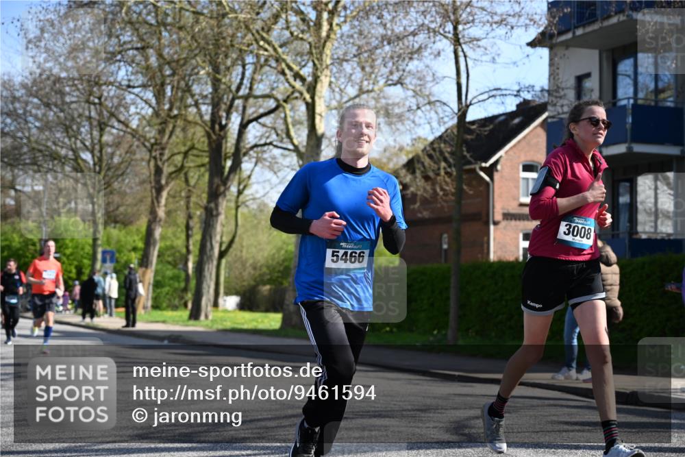 12.04.2026 - 45. Internationalen Wilhelmsburger Insellauf J. Mangold http://msf.ph/oto/9461594 12.04.2026 10:46:27 Ziel 5050, 5598, 3635, 4762, 5466, 2596, 3008, 4631, 2841, 5726, 5562, 3484, 4331, 3553, 3713, 3860, 5538, 4706, 4700, 5803, 2206, 5421, 5626, 3493, 3494, 3010, 3854, 2393, 2845, 2393, 2845, 3332, 3349, 4297, 3830, 3098, 5445 meine-sportfotos.de