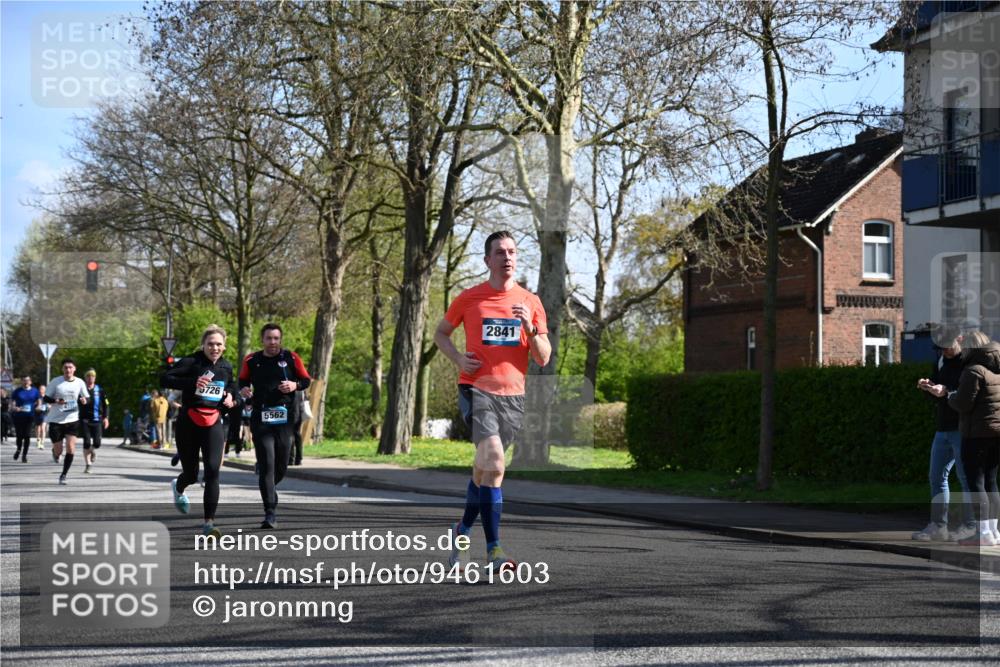 12.04.2026 - 45. Internationalen Wilhelmsburger Insellauf J. Mangold http://msf.ph/oto/9461603 12.04.2026 10:46:31 Ziel 3635, 4762, 5466, 2596, 3008, 4631, 2841, 5726, 5562, 3484, 4331, 3553, 3713, 3860, 5538, 4706, 4700, 5803, 5803, 2206, 5421, 5626, 3493, 3494, 3010, 3854, 2393, 2845, 3332, 3349, 4297, 3830, 3098, 5445, 4992, 3450 meine-sportfotos.de