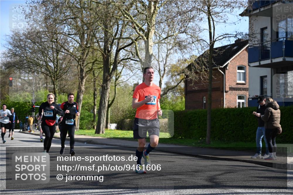 12.04.2026 - 45. Internationalen Wilhelmsburger Insellauf J. Mangold http://msf.ph/oto/9461606 12.04.2026 10:46:31 Ziel 3635, 4762, 5466, 2596, 3008, 4631, 2841, 5726, 5562, 3484, 4331, 3553, 3713, 3860, 5538, 4706, 4700, 5803, 5803, 2206, 5421, 5626, 3493, 3494, 3010, 3854, 2393, 2845, 3332, 3349, 4297, 3830, 3098, 5445, 4992, 3450 meine-sportfotos.de