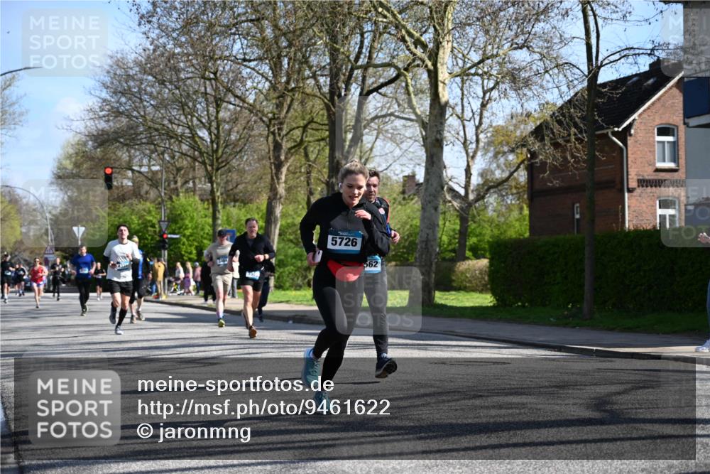 12.04.2026 - 45. Internationalen Wilhelmsburger Insellauf J. Mangold http://msf.ph/oto/9461622 12.04.2026 10:46:32 Ziel 3635, 4762, 5466, 2596, 3008, 4631, 2841, 5726, 5562, 3484, 4331, 3553, 3713, 3860, 5538, 4706, 4700, 5803, 2206, 5421, 5626, 3493, 3494, 3010, 3854, 2393, 2845, 3332, 3349, 4297, 3830, 3098, 5445, 4992, 3450, 5054 meine-sportfotos.de