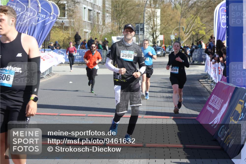 12.04.2026 - 45. Internationalen Wilhelmsburger Insellauf Strokosch-Dieckow http://msf.ph/oto/9461632 12.04.2026 10:51:44 Ziel 3996, 5608, 2598, 3049, 4263 meine-sportfotos.de
