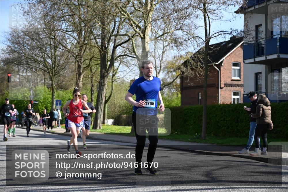 12.04.2026 - 45. Internationalen Wilhelmsburger Insellauf J. Mangold http://msf.ph/oto/9461670 12.04.2026 10:46:41 Ziel 2841, 5726, 5562, 3484, 4331, 3553, 3713, 3860, 5538, 4706, 4700, 5803, 2206, 5421, 5626, 3493, 3494, 3010, 3854, 2393, 2845, 3332, 3349, 4297, 4297, 3830, 3098, 5445, 4992, 4992, 3450, 5054 meine-sportfotos.de