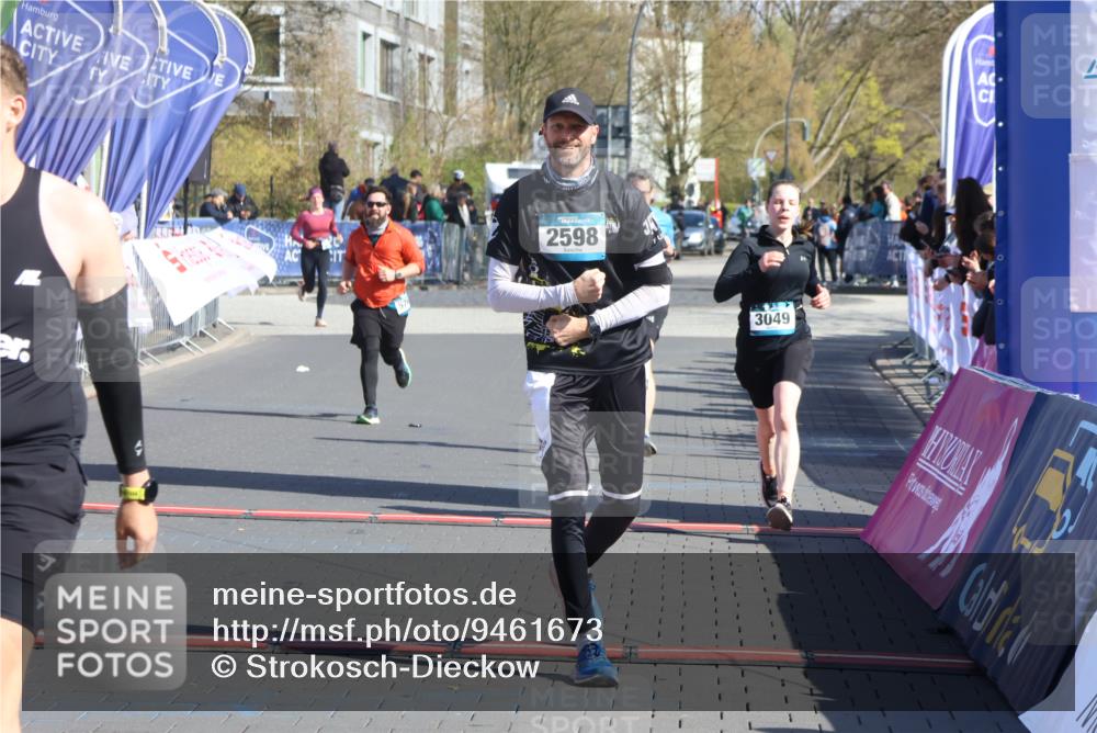 12.04.2026 - 45. Internationalen Wilhelmsburger Insellauf Strokosch-Dieckow http://msf.ph/oto/9461673 12.04.2026 10:51:44 Ziel 3996, 5608, 2598, 3049, 4263 meine-sportfotos.de