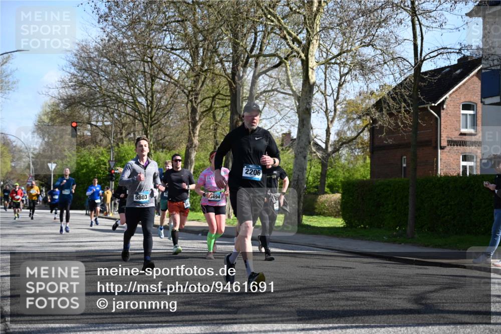 12.04.2026 - 45. Internationalen Wilhelmsburger Insellauf J. Mangold http://msf.ph/oto/9461691 12.04.2026 10:46:45 Ziel 5562, 3484, 4331, 3553, 3713, 3860, 5538, 4706, 4700, 5803, 2206, 5421, 5626, 3493, 3494, 3010, 3854, 2393, 2845, 3332, 3349, 4297, 3830, 3098, 5445, 4992, 3450, 5054 meine-sportfotos.de