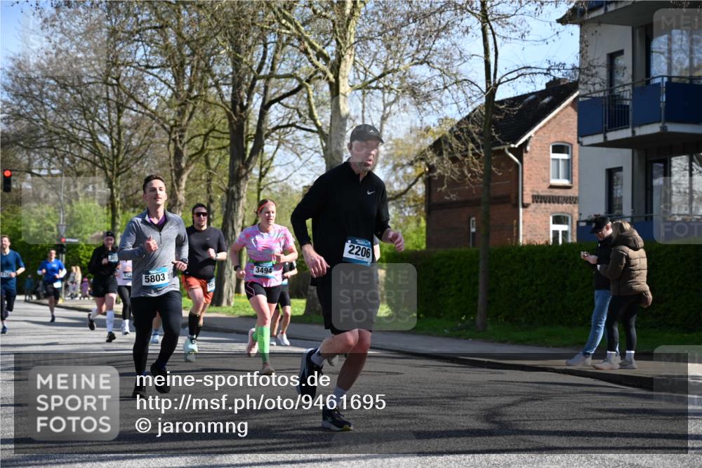 12.04.2026 - 45. Internationalen Wilhelmsburger Insellauf J. Mangold http://msf.ph/oto/9461695 12.04.2026 10:46:46 Ziel 3484, 4331, 3553, 3713, 3860, 5538, 4706, 4700, 5803, 2206, 5421, 5626, 3493, 3494, 3010, 3854, 2393, 2845, 3332, 3349, 4297, 3830, 3098, 5445, 4992, 3450, 5054 meine-sportfotos.de