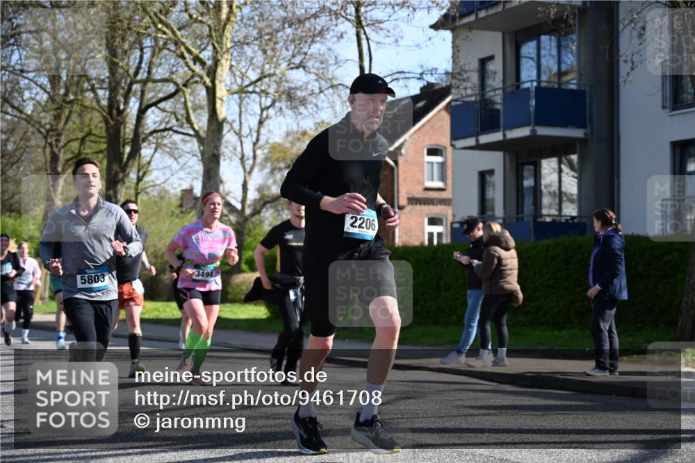 12.04.2026 - 45. Internationalen Wilhelmsburger Insellauf J. Mangold http://msf.ph/oto/9461708 12.04.2026 10:46:46 Ziel 3484, 4331, 3553, 3713, 3860, 5538, 4706, 4700, 5803, 2206, 5421, 5626, 3493, 3494, 3010, 3854, 2393, 2845, 3332, 3349, 4297, 3830, 3098, 5445, 4992, 3450, 5054 meine-sportfotos.de