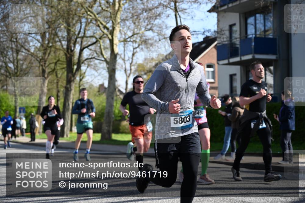 12.04.2026 - 45. Internationalen Wilhelmsburger Insellauf J. Mangold http://msf.ph/oto/9461719 12.04.2026 10:46:48 Ziel 4331, 3553, 3713, 3860, 5538, 4706, 4700, 5803, 2206, 5421, 5626, 3493, 3494, 3010, 3854, 2393, 2845, 3332, 3349, 4297, 3830, 3098, 5445, 4992, 3450, 5054 meine-sportfotos.de