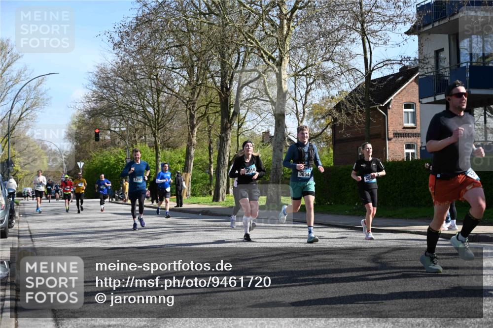 12.04.2026 - 45. Internationalen Wilhelmsburger Insellauf J. Mangold http://msf.ph/oto/9461720 12.04.2026 10:46:48 Ziel 4331, 3553, 3713, 3860, 5538, 4706, 4700, 5803, 2206, 5421, 5626, 3493, 3494, 3010, 3854, 2393, 2845, 3332, 3349, 4297, 3830, 3098, 5445, 4992, 3450, 5054 meine-sportfotos.de