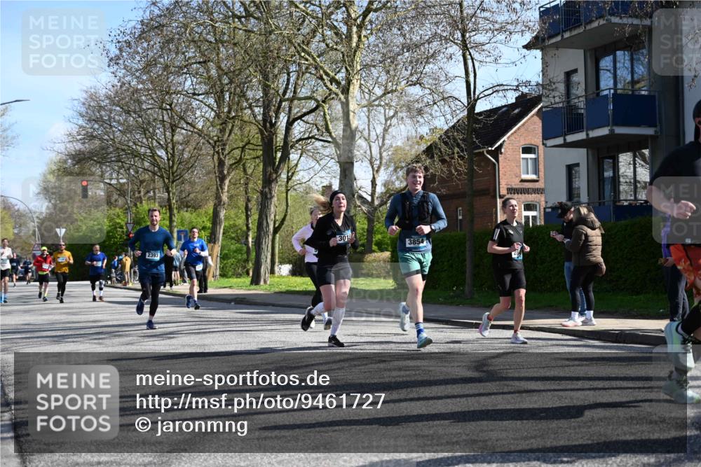 12.04.2026 - 45. Internationalen Wilhelmsburger Insellauf J. Mangold http://msf.ph/oto/9461727 12.04.2026 10:46:49 Ziel 3713, 3860, 5538, 4706, 4700, 5803, 2206, 5421, 5626, 3493, 3494, 3010, 3854, 2393, 2845, 3332, 3349, 4297, 3830, 3098, 5445, 3098, 5445, 4992, 3450, 5054, 2358, 4932 meine-sportfotos.de