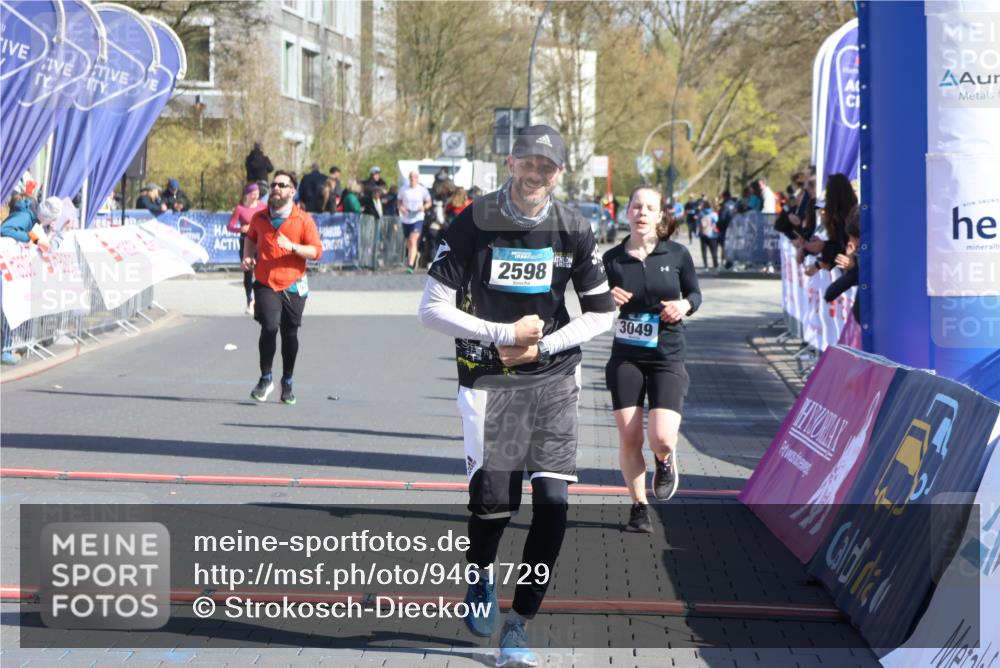 12.04.2026 - 45. Internationalen Wilhelmsburger Insellauf Strokosch-Dieckow http://msf.ph/oto/9461729 12.04.2026 10:51:45 Ziel 3996, 5608, 2598, 3049, 4263, 5769 meine-sportfotos.de