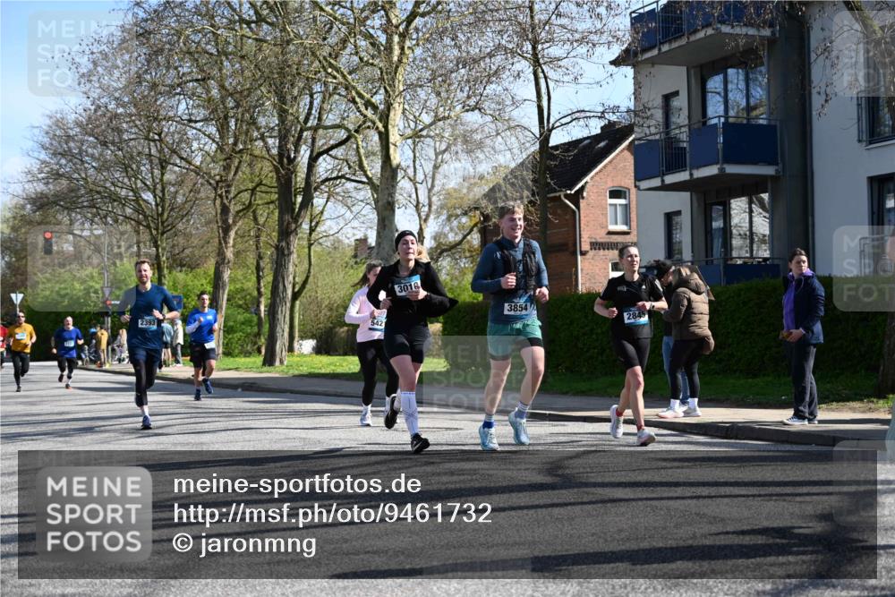 12.04.2026 - 45. Internationalen Wilhelmsburger Insellauf J. Mangold http://msf.ph/oto/9461732 12.04.2026 10:46:49 Ziel 3713, 3860, 5538, 4706, 4700, 5803, 2206, 5421, 5626, 3493, 3494, 3010, 3854, 2393, 2845, 3332, 3349, 4297, 3830, 3098, 5445, 3098, 5445, 4992, 3450, 5054, 2358, 4932 meine-sportfotos.de