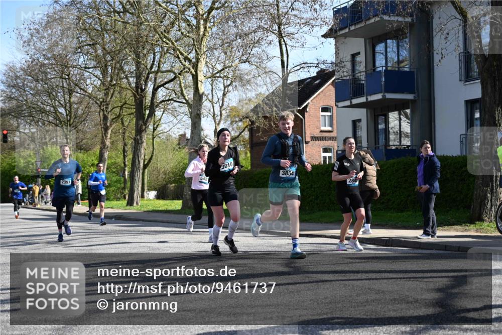 12.04.2026 - 45. Internationalen Wilhelmsburger Insellauf J. Mangold http://msf.ph/oto/9461737 12.04.2026 10:46:49 Ziel 3713, 3860, 5538, 4706, 4700, 5803, 2206, 5421, 5626, 3493, 3494, 3010, 3854, 2393, 2845, 3332, 3349, 4297, 3830, 3098, 5445, 3098, 5445, 4992, 3450, 5054, 2358, 4932 meine-sportfotos.de