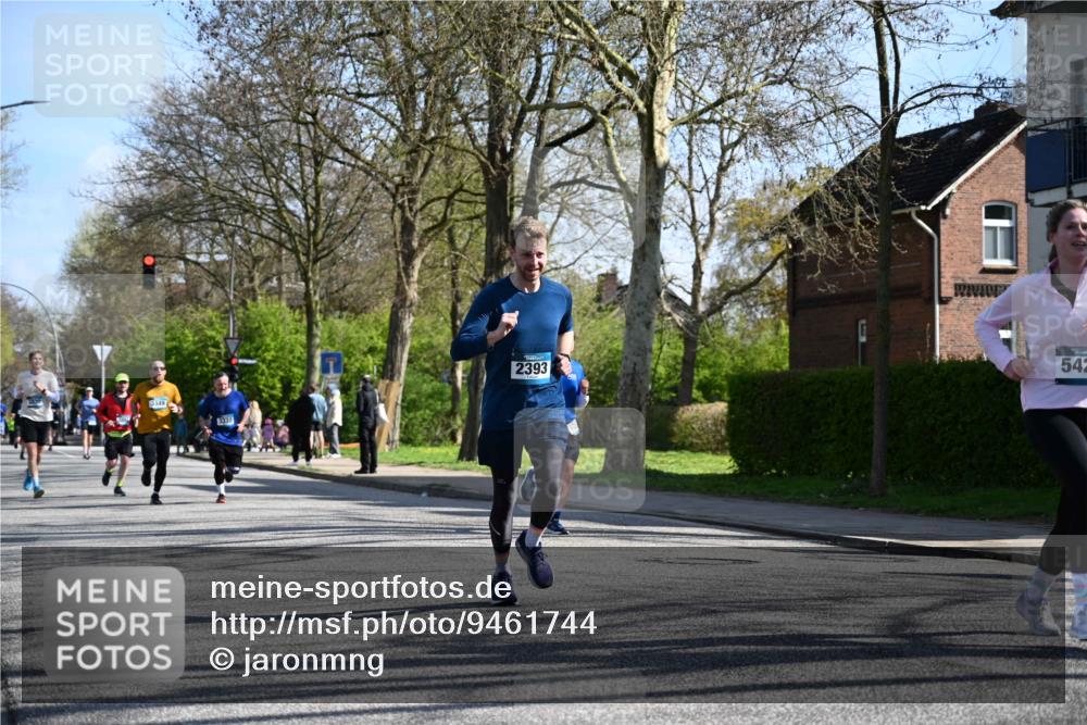 12.04.2026 - 45. Internationalen Wilhelmsburger Insellauf J. Mangold http://msf.ph/oto/9461744 12.04.2026 10:46:51 Ziel 3860, 5538, 4706, 4700, 5803, 2206, 5421, 5626, 3493, 3494, 3010, 3854, 2393, 2845, 3332, 3349, 4297, 3830, 3098, 5445, 4992, 3450, 5054, 2358, 4932 meine-sportfotos.de