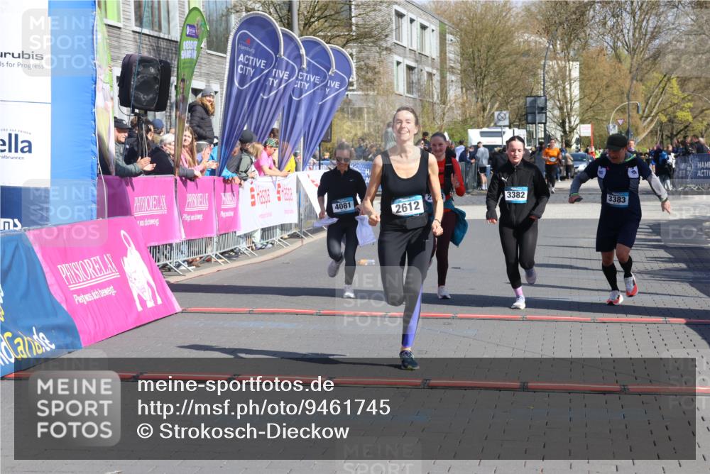 12.04.2026 - 45. Internationalen Wilhelmsburger Insellauf Strokosch-Dieckow http://msf.ph/oto/9461745 12.04.2026 11:09:55 Ziel 2612, 3382, 4081, 3383, 2238 meine-sportfotos.de