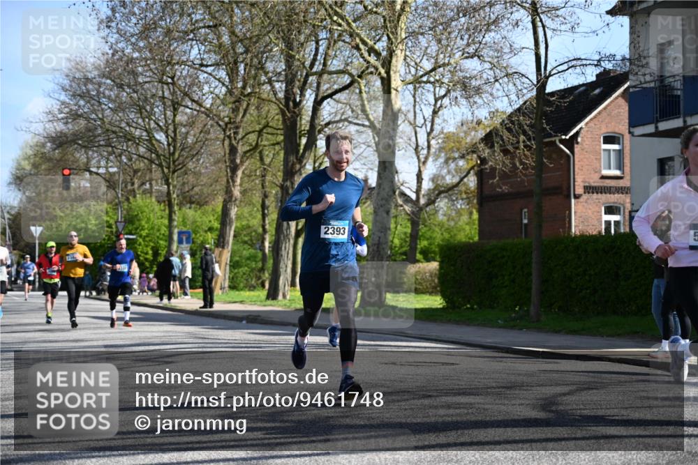 12.04.2026 - 45. Internationalen Wilhelmsburger Insellauf J. Mangold http://msf.ph/oto/9461748 12.04.2026 10:46:51 Ziel 3860, 5538, 4706, 4700, 5803, 2206, 5421, 5626, 3493, 3494, 3010, 3854, 2393, 2845, 3332, 3349, 4297, 3830, 3098, 5445, 4992, 3450, 5054, 2358, 4932 meine-sportfotos.de