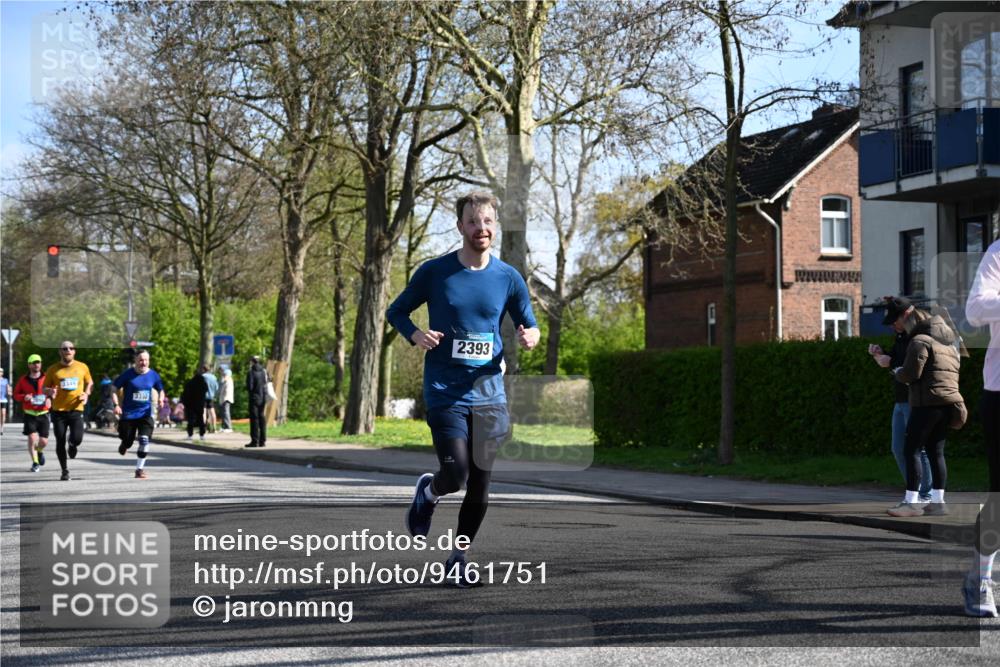 12.04.2026 - 45. Internationalen Wilhelmsburger Insellauf J. Mangold http://msf.ph/oto/9461751 12.04.2026 10:46:51 Ziel 3860, 5538, 4706, 4700, 5803, 2206, 5421, 5626, 3493, 3494, 3010, 3854, 2393, 2845, 3332, 3349, 4297, 3830, 3098, 5445, 4992, 3450, 5054, 2358, 4932 meine-sportfotos.de