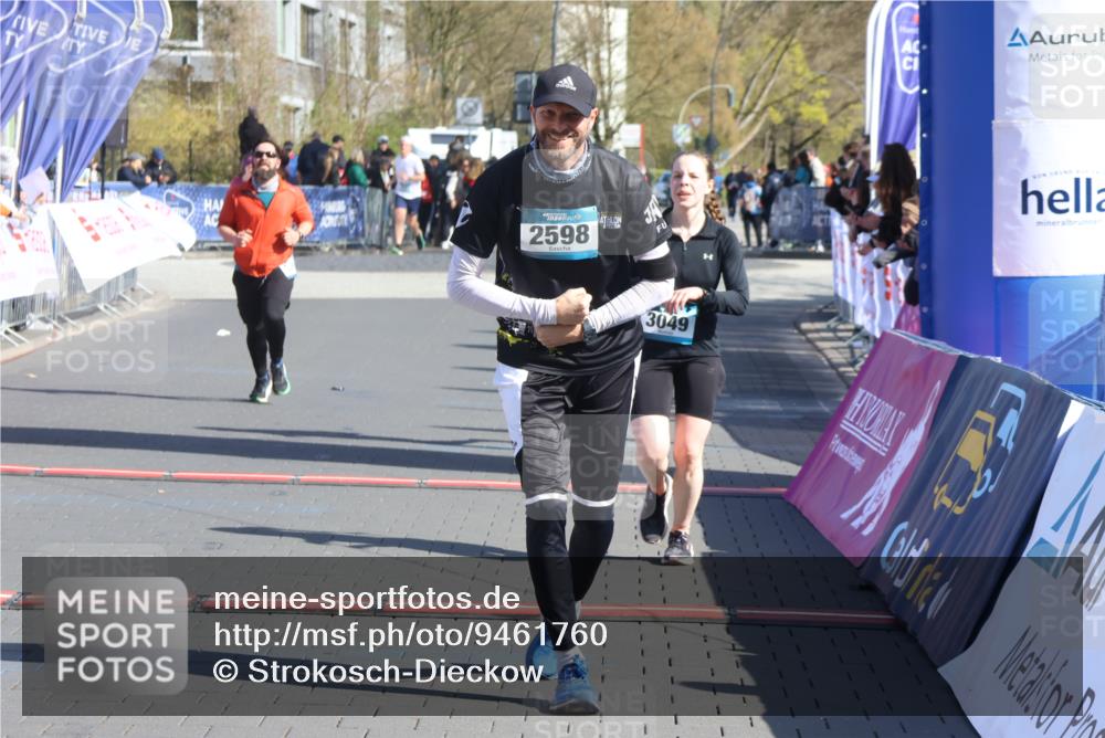 12.04.2026 - 45. Internationalen Wilhelmsburger Insellauf Strokosch-Dieckow http://msf.ph/oto/9461760 12.04.2026 10:51:45 Ziel 3996, 5608, 2598, 3049, 4263, 5769 meine-sportfotos.de