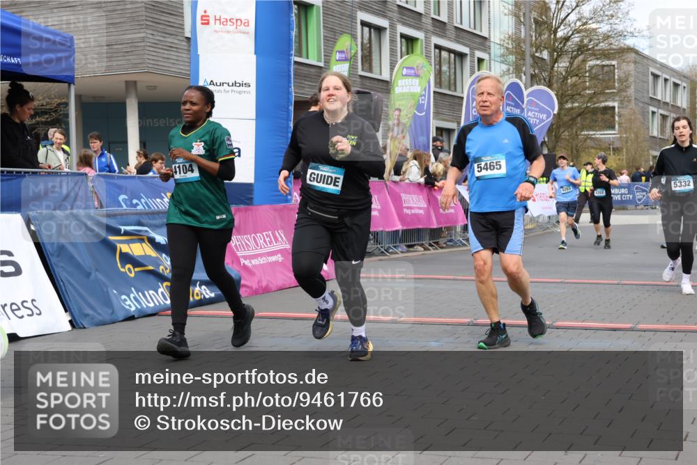 12.04.2026 - 45. Internationalen Wilhelmsburger Insellauf Strokosch-Dieckow http://msf.ph/oto/9461766 12.04.2026 13:18:22 Ziel 4104, 5465, 4998, 5332, 4203, 4202, 5836, 2759 meine-sportfotos.de