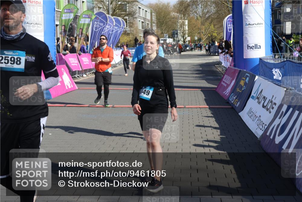 12.04.2026 - 45. Internationalen Wilhelmsburger Insellauf Strokosch-Dieckow http://msf.ph/oto/9461805 12.04.2026 10:51:49 Ziel 3049, 4263, 5769, 3572 meine-sportfotos.de