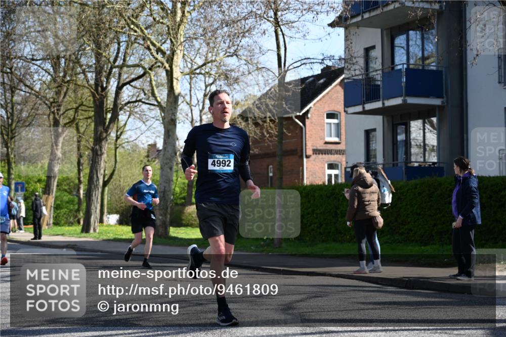 12.04.2026 - 45. Internationalen Wilhelmsburger Insellauf J. Mangold http://msf.ph/oto/9461809 12.04.2026 10:47:05 Ziel 3332, 3349, 4297, 3830, 3098, 5445, 4992, 3450, 5054, 2358, 4932, 4402, 4367, 4181, 5272, 3174, 4360, 4539 meine-sportfotos.de