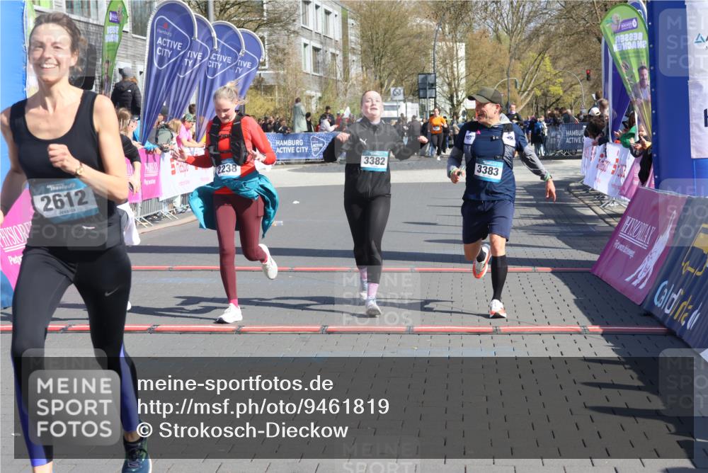 12.04.2026 - 45. Internationalen Wilhelmsburger Insellauf Strokosch-Dieckow http://msf.ph/oto/9461819 12.04.2026 11:09:57 Ziel 2612, 3382, 4081, 3383, 2238 meine-sportfotos.de