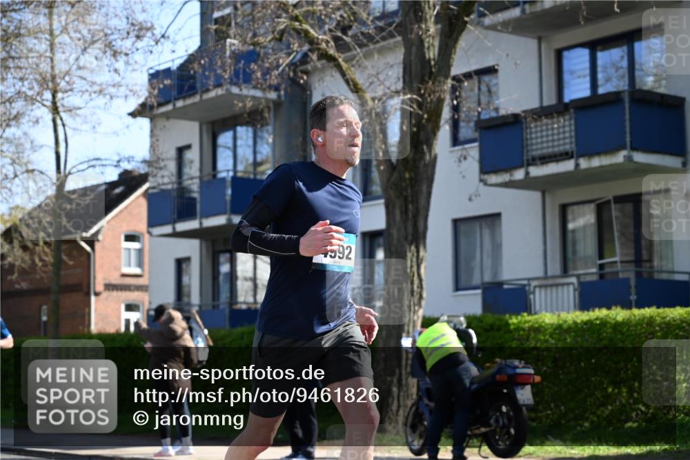 12.04.2026 - 45. Internationalen Wilhelmsburger Insellauf J. Mangold http://msf.ph/oto/9461826 12.04.2026 10:47:06 Ziel 4297, 3830, 3098, 5445, 4992, 3450, 5054, 2358, 4932, 4402, 4367, 4181, 5272, 3174, 4360, 4539, 3762 meine-sportfotos.de