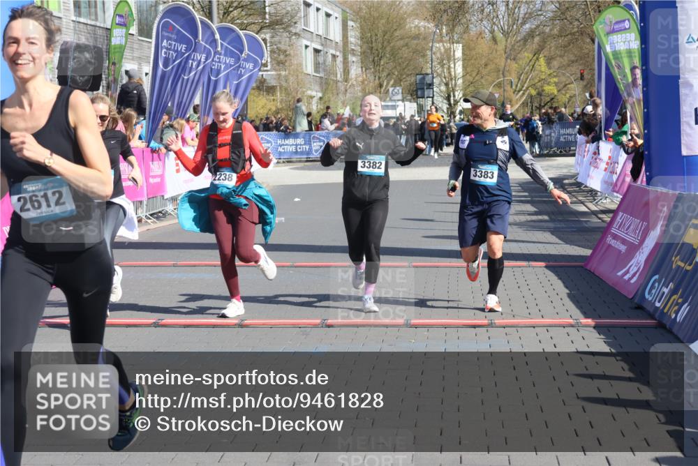 12.04.2026 - 45. Internationalen Wilhelmsburger Insellauf Strokosch-Dieckow http://msf.ph/oto/9461828 12.04.2026 11:09:57 Ziel 2612, 3382, 4081, 3383, 2238 meine-sportfotos.de