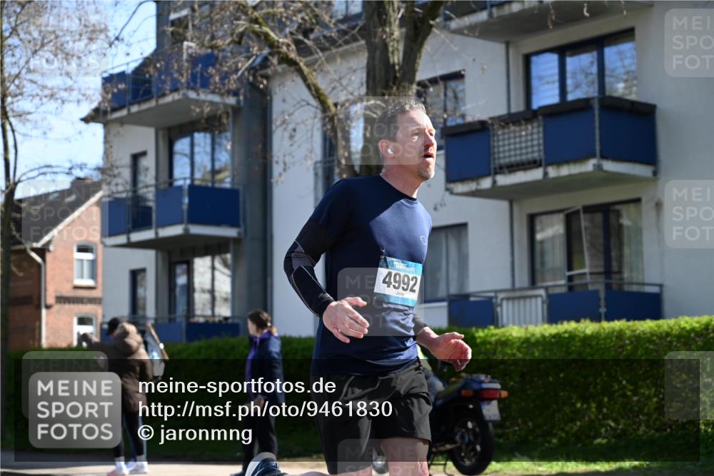 12.04.2026 - 45. Internationalen Wilhelmsburger Insellauf J. Mangold http://msf.ph/oto/9461830 12.04.2026 10:47:06 Ziel 4297, 3830, 3098, 5445, 4992, 3450, 5054, 2358, 4932, 4402, 4367, 4181, 5272, 3174, 4360, 4539, 3762 meine-sportfotos.de