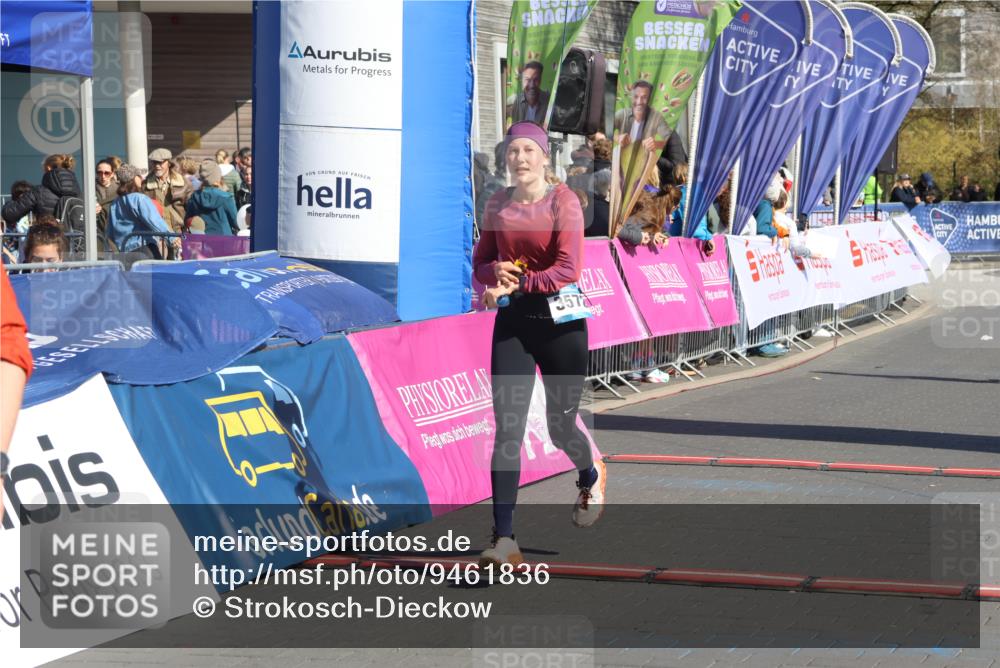 12.04.2026 - 45. Internationalen Wilhelmsburger Insellauf Strokosch-Dieckow http://msf.ph/oto/9461836 12.04.2026 10:51:53 Ziel 5769, 3572, 4503 meine-sportfotos.de