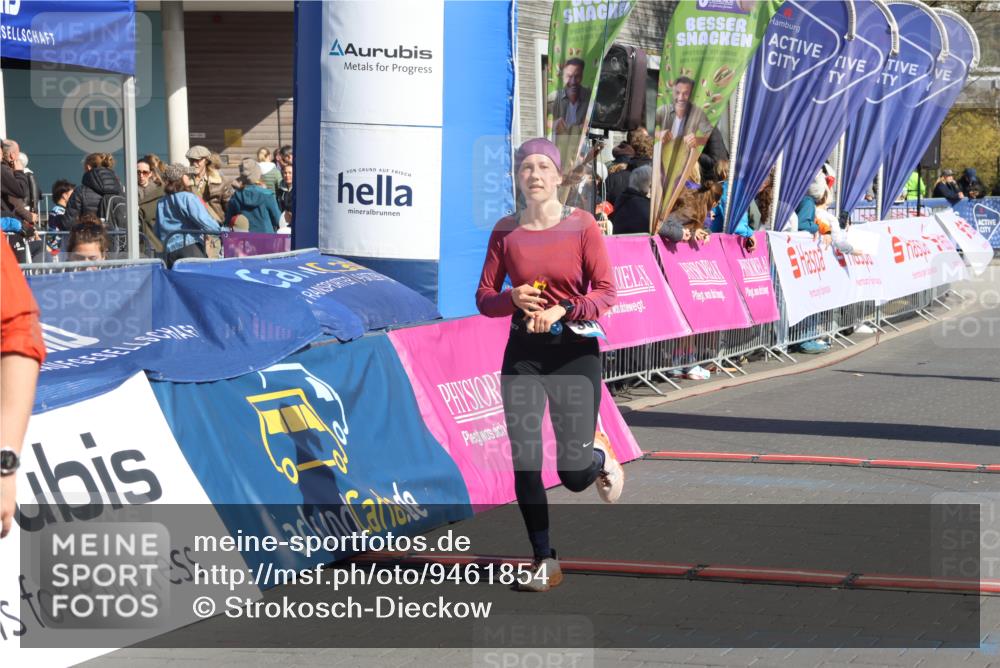 12.04.2026 - 45. Internationalen Wilhelmsburger Insellauf Strokosch-Dieckow http://msf.ph/oto/9461854 12.04.2026 10:51:53 Ziel 5769, 3572, 4503 meine-sportfotos.de