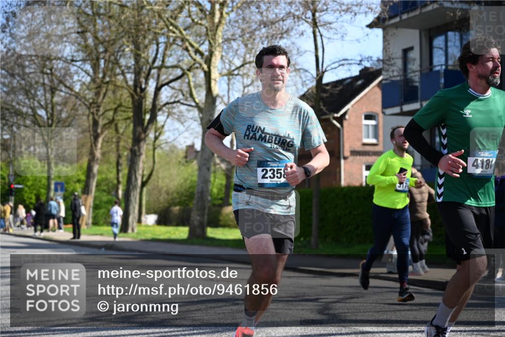 12.04.2026 - 45. Internationalen Wilhelmsburger Insellauf J. Mangold http://msf.ph/oto/9461856 12.04.2026 10:47:28 Ziel 2358, 4932, 4402, 4367, 4181, 5272, 3174, 4360, 4360, 4539, 3762, 4568, 3325, 5749, 2784, 4834, 4330, 3311, 2809, 4415, 4681, 2373, 2384, 2442, 3631, 5578, 3414 meine-sportfotos.de