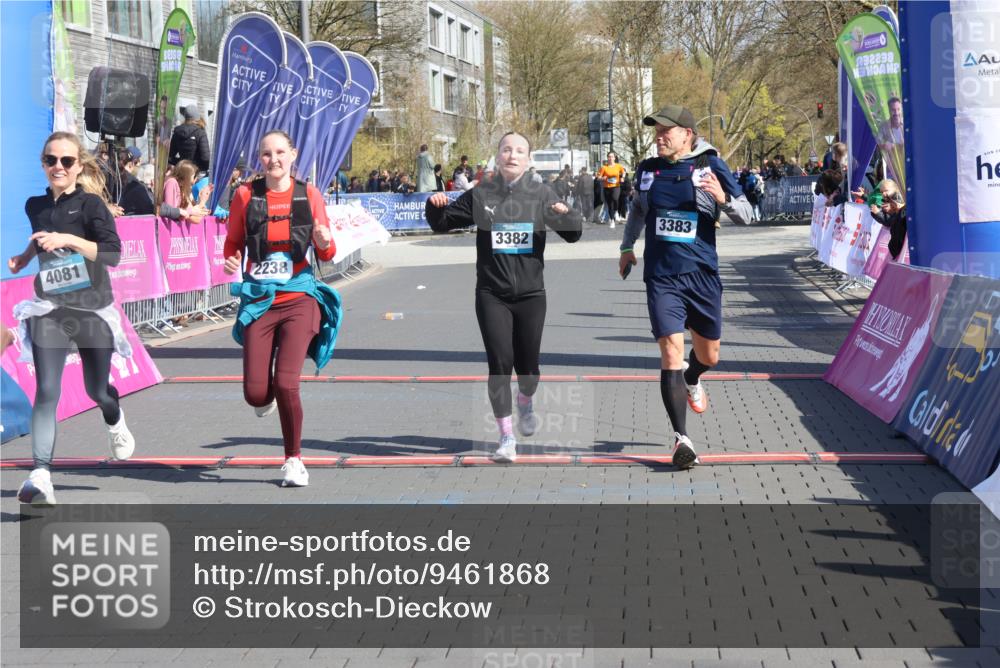 12.04.2026 - 45. Internationalen Wilhelmsburger Insellauf Strokosch-Dieckow http://msf.ph/oto/9461868 12.04.2026 11:09:57 Ziel 2612, 3382, 4081, 3383, 2238 meine-sportfotos.de