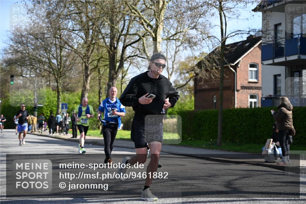 12.04.2026 - 45. Internationalen Wilhelmsburger Insellauf J. Mangold http://msf.ph/oto/9461882 12.04.2026 10:47:43 Ziel 4402, 4367, 4181, 5272, 3174, 4360, 4539, 3762, 4568, 3325, 5749, 2784, 4834, 4330, 3311, 2809, 4415, 4681, 2373, 2384, 2442, 3631, 5578, 3414, 3307, 4882, 2053, 4563, 4866, 4563, 4866, 2438, 3513, 2854, 2887, 3103 meine-sportfotos.de