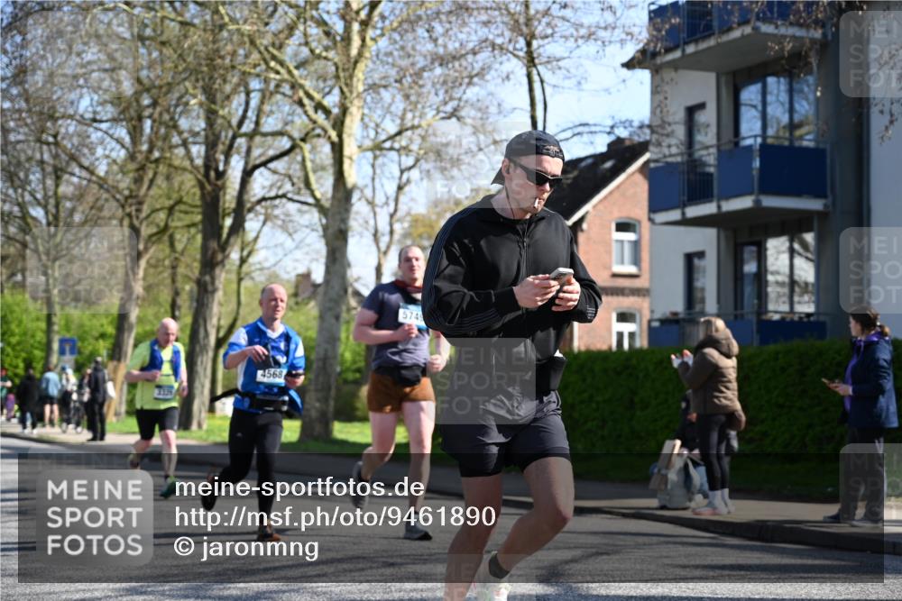 12.04.2026 - 45. Internationalen Wilhelmsburger Insellauf J. Mangold http://msf.ph/oto/9461890 12.04.2026 10:47:43 Ziel 4402, 4367, 4181, 5272, 3174, 4360, 4539, 3762, 4568, 3325, 5749, 2784, 4834, 4330, 3311, 2809, 4415, 4681, 2373, 2384, 2442, 3631, 5578, 3414, 3307, 4882, 2053, 4563, 4866, 4563, 4866, 2438, 3513, 2854, 2887, 3103 meine-sportfotos.de