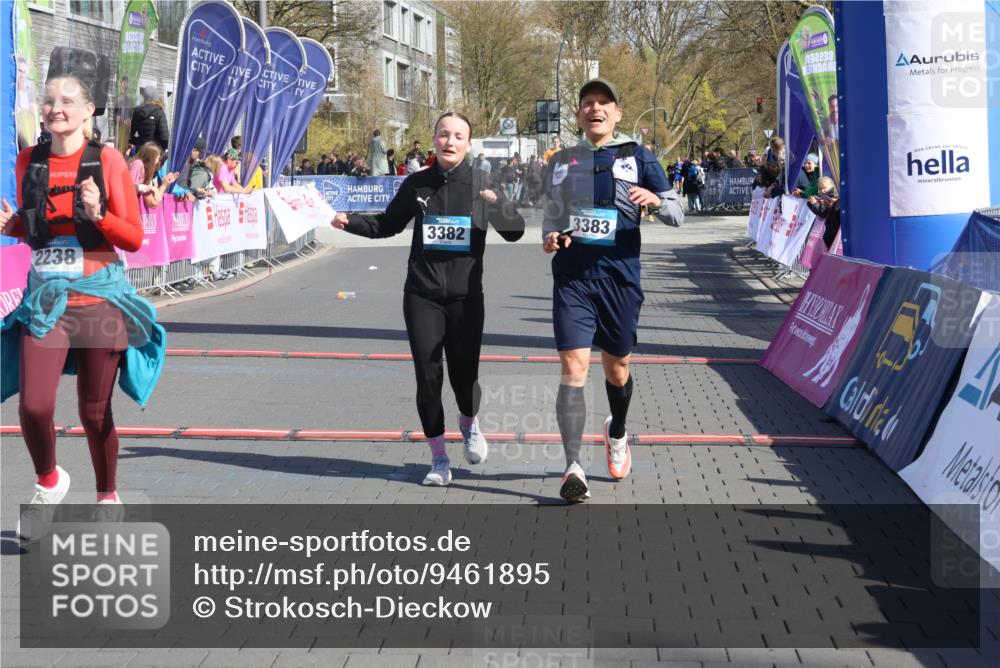 12.04.2026 - 45. Internationalen Wilhelmsburger Insellauf Strokosch-Dieckow http://msf.ph/oto/9461895 12.04.2026 11:09:58 Ziel 2612, 3382, 4081, 3383, 2238 meine-sportfotos.de