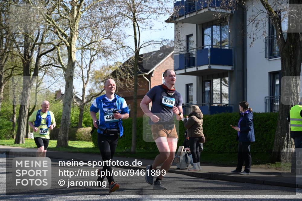 12.04.2026 - 45. Internationalen Wilhelmsburger Insellauf J. Mangold http://msf.ph/oto/9461899 12.04.2026 10:47:44 Ziel 4402, 4367, 4181, 5272, 3174, 4360, 4539, 3762, 4568, 3325, 5749, 2784, 4834, 4330, 3311, 2809, 4415, 4681, 2373, 2384, 2442, 3631, 5578, 3414, 3307, 4882, 2053, 4563, 4866, 2438, 3513, 2854, 2887, 3103, 4424 meine-sportfotos.de