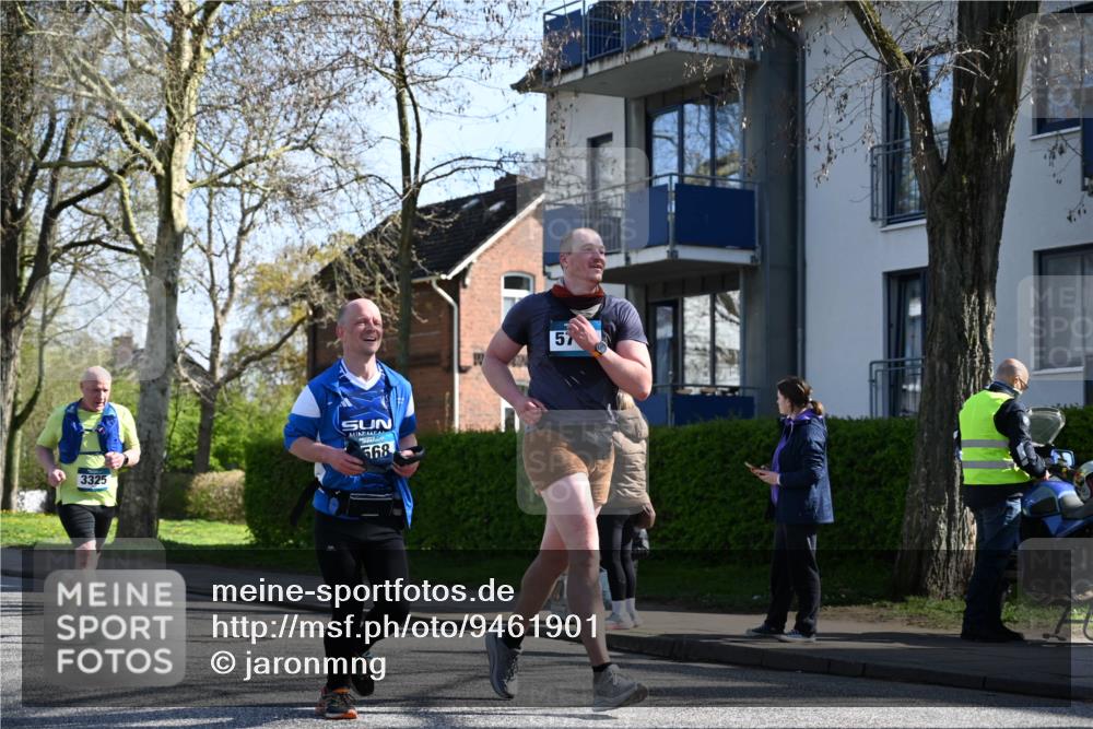 12.04.2026 - 45. Internationalen Wilhelmsburger Insellauf J. Mangold http://msf.ph/oto/9461901 12.04.2026 10:47:44 Ziel 4402, 4367, 4181, 5272, 3174, 4360, 4539, 3762, 4568, 3325, 5749, 2784, 4834, 4330, 3311, 2809, 4415, 4681, 2373, 2384, 2442, 3631, 5578, 3414, 3307, 4882, 2053, 4563, 4866, 2438, 3513, 2854, 2887, 3103, 4424 meine-sportfotos.de
