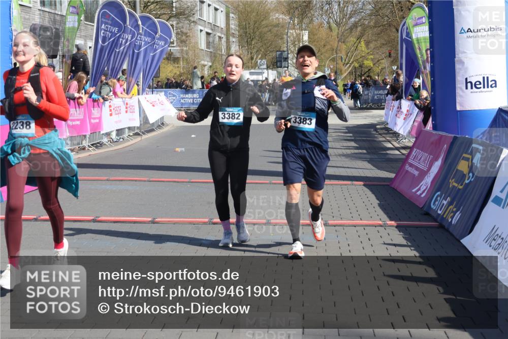 12.04.2026 - 45. Internationalen Wilhelmsburger Insellauf Strokosch-Dieckow http://msf.ph/oto/9461903 12.04.2026 11:09:58 Ziel 2612, 3382, 4081, 3383, 2238 meine-sportfotos.de