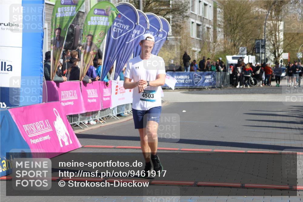 12.04.2026 - 45. Internationalen Wilhelmsburger Insellauf Strokosch-Dieckow http://msf.ph/oto/9461917 12.04.2026 10:51:57 Ziel 3572, 4503 meine-sportfotos.de