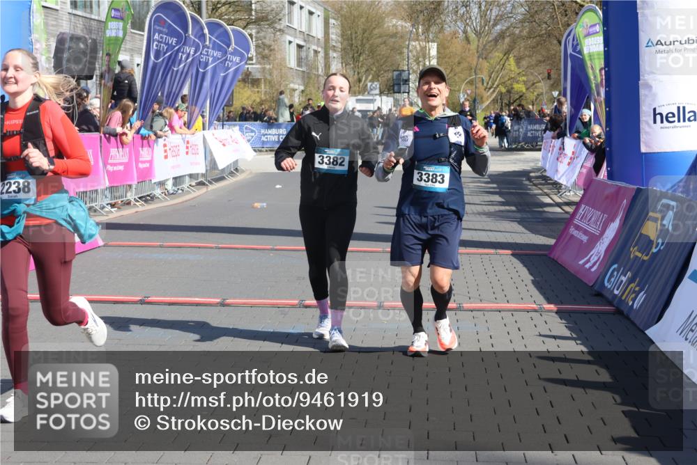 12.04.2026 - 45. Internationalen Wilhelmsburger Insellauf Strokosch-Dieckow http://msf.ph/oto/9461919 12.04.2026 11:09:58 Ziel 2612, 3382, 4081, 3383, 2238 meine-sportfotos.de