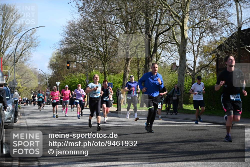12.04.2026 - 45. Internationalen Wilhelmsburger Insellauf J. Mangold http://msf.ph/oto/9461932 12.04.2026 10:47:55 Ziel 3762, 4568, 3325, 5749, 2784, 4834, 4330, 3311, 2809, 4415, 4681, 2373, 2384, 2442, 3631, 5578, 3414, 3307, 4882, 2053, 4563, 4866, 4563, 4866, 2438, 3513, 2854, 2887, 3103, 3103, 4424, 3509, 4768, 3060, 3063, 2992, 2846, 3722, 4088, 4913 meine-sportfotos.de