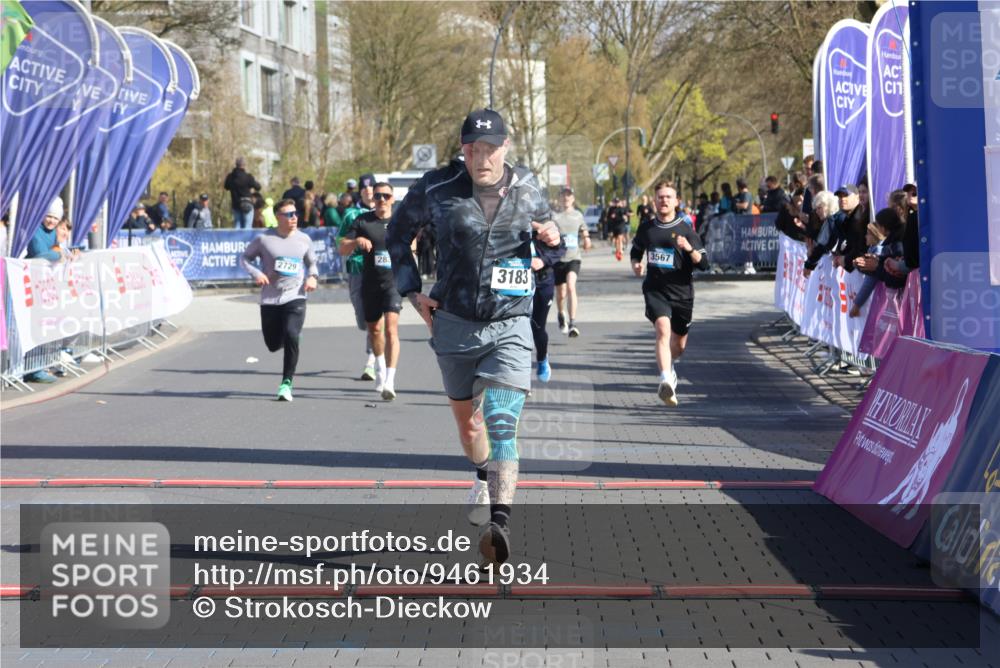 12.04.2026 - 45. Internationalen Wilhelmsburger Insellauf Strokosch-Dieckow http://msf.ph/oto/9461934 12.04.2026 10:52:10 Ziel 3183, 3567, 2729, 5553, 2837 meine-sportfotos.de