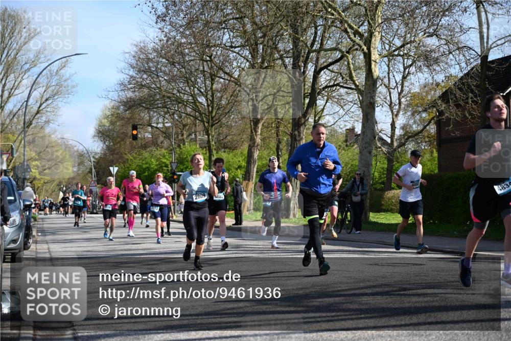 12.04.2026 - 45. Internationalen Wilhelmsburger Insellauf J. Mangold http://msf.ph/oto/9461936 12.04.2026 10:47:55 Ziel 3762, 4568, 3325, 5749, 2784, 4834, 4330, 3311, 2809, 4415, 4681, 2373, 2384, 2442, 3631, 5578, 3414, 3307, 4882, 2053, 4563, 4866, 4563, 4866, 2438, 3513, 2854, 2887, 3103, 3103, 4424, 3509, 4768, 3060, 3063, 2992, 2846, 3722, 4088, 4913 meine-sportfotos.de