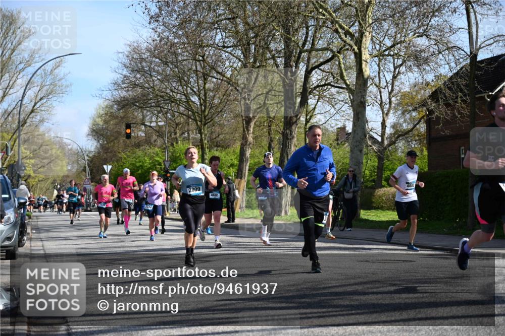12.04.2026 - 45. Internationalen Wilhelmsburger Insellauf J. Mangold http://msf.ph/oto/9461937 12.04.2026 10:47:55 Ziel 3762, 4568, 3325, 5749, 2784, 4834, 4330, 3311, 2809, 4415, 4681, 2373, 2384, 2442, 3631, 5578, 3414, 3307, 4882, 2053, 4563, 4866, 4563, 4866, 2438, 3513, 2854, 2887, 3103, 3103, 4424, 3509, 4768, 3060, 3063, 2992, 2846, 3722, 4088, 4913 meine-sportfotos.de