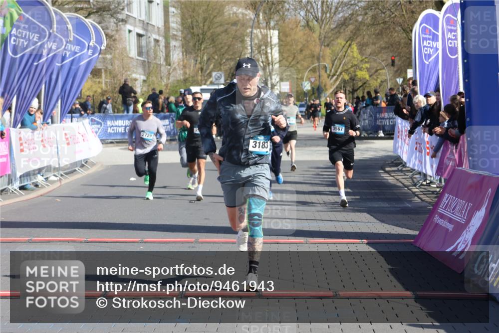 12.04.2026 - 45. Internationalen Wilhelmsburger Insellauf Strokosch-Dieckow http://msf.ph/oto/9461943 12.04.2026 10:52:10 Ziel 3183, 3567, 2729, 5553, 2837 meine-sportfotos.de