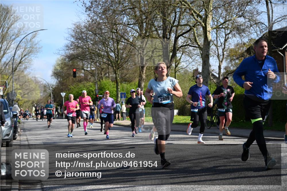 12.04.2026 - 45. Internationalen Wilhelmsburger Insellauf J. Mangold http://msf.ph/oto/9461954 12.04.2026 10:47:57 Ziel 4568, 3325, 5749, 2784, 4834, 4330, 3311, 2809, 4415, 4681, 2373, 2384, 2442, 3631, 5578, 3414, 3307, 4882, 2053, 4563, 4866, 2438, 3513, 2854, 2887, 3103, 4424, 3509, 4768, 3060, 3063, 2992, 2846, 3722, 4088, 4913 meine-sportfotos.de